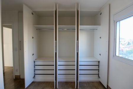 Apartamento à venda com 82m², 2 quartos e 2 vagasQuarto 2 - Armários