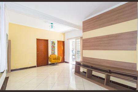 Sala de casa para alugar com 2 quartos, 125m² em Vila Bertioga, São Paulo
