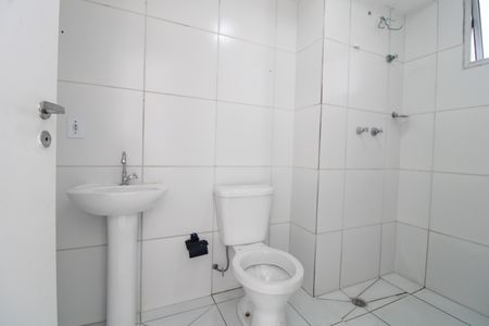 Banheiro de apartamento para alugar com 2 quartos, 48m² em Vila Natal, São Paulo