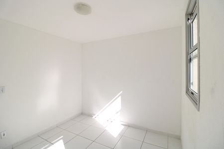 Quarto 2 de apartamento para alugar com 2 quartos, 48m² em Vila Natal, São Paulo