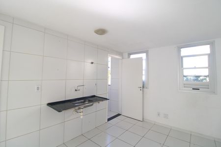 Cozinha de apartamento para alugar com 2 quartos, 48m² em Vila Natal, São Paulo