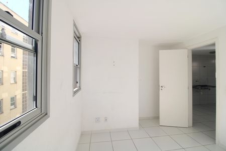Quarto 2 de apartamento para alugar com 2 quartos, 48m² em Vila Natal, São Paulo