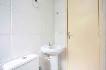 Banheiro de apartamento para alugar com 2 quartos, 65m² em Petrópolis, Porto Alegre
