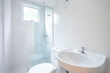 Banheiro de apartamento para alugar com 2 quartos, 65m² em Petrópolis, Porto Alegre