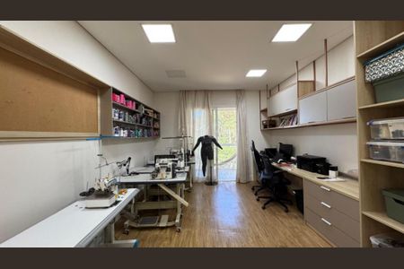 Casa de condomínio à venda com 516m², 4 quartos e 4 vagas