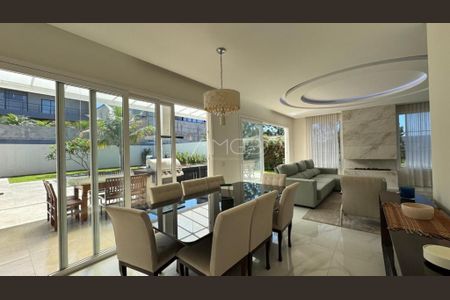 Casa de condomínio à venda com 516m², 4 quartos e 4 vagas