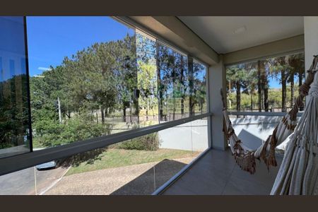 Casa de condomínio à venda com 516m², 4 quartos e 4 vagas