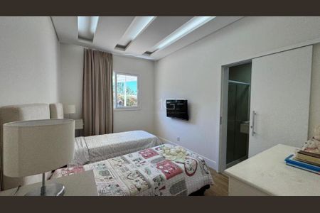 Casa de condomínio à venda com 516m², 4 quartos e 4 vagas