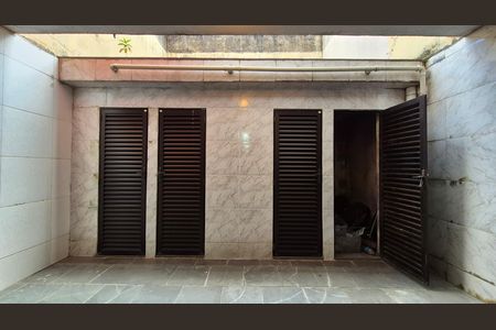 Apartamento à venda com 192m², 3 quartos e 2 vagas Apartamento à venda com 192m², 3 quartos e 2 vagasDeposito