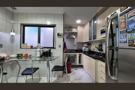 Apartamento à venda com 192m², 3 quartos e 2 vagas Apartamento à venda com 192m², 3 quartos e 2 vagasCozinha