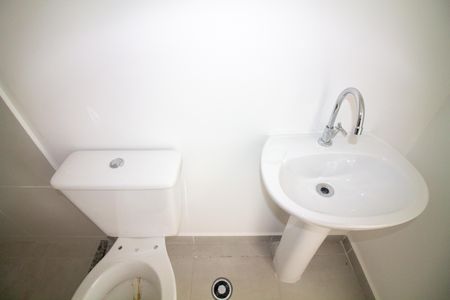 Banheiro de kitnet/studio para alugar com 1 quarto, 26m² em Santo Amaro, São Paulo