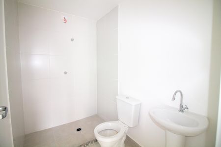 Banheiro de kitnet/studio para alugar com 1 quarto, 26m² em Santo Amaro, São Paulo
