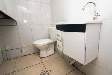 Casa para alugar com 50m², 2 quartos e 1 vaga Casa para alugar com 50m², 2 quartos e 1 vagaBanheiro