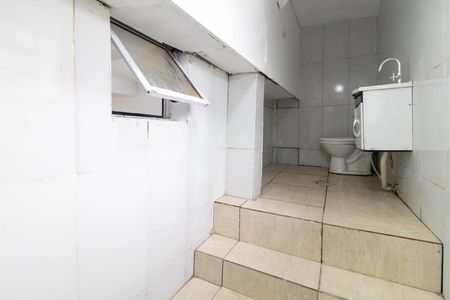 Banheiro de casa para alugar com 2 quartos, 50m² em Medianeira, Porto Alegre