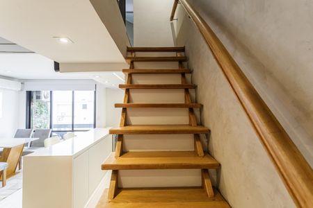 Apartamento para alugar com 70m², 1 quarto e 1 vagaEscada