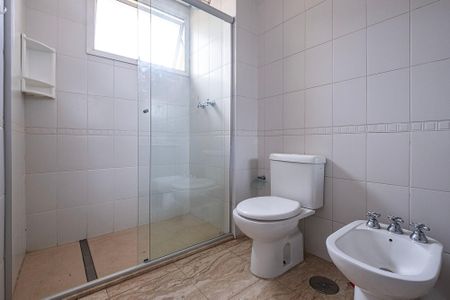 Banheiro da Suíte de apartamento para alugar com 4 quartos, 214m² em Sumaré, São Paulo