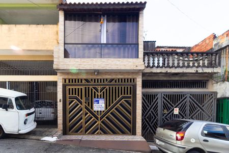Casa à venda com 100m², 3 quartos e 1 vaga Casa à venda com 100m², 3 quartos e 1 vagaFachada