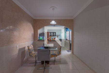 Casa à venda com 87m², 2 quartos e 1 vagaSala de jantar