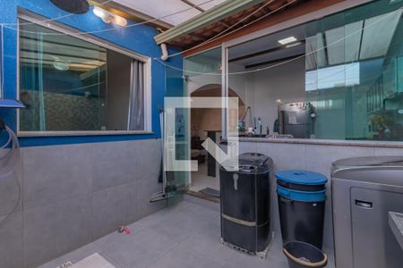 Casa à venda com 87m², 2 quartos e 1 vagaÁrea de serviço