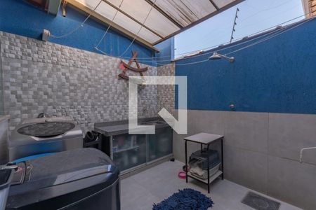 Casa à venda com 87m², 2 quartos e 1 vagaÁrea de serviço