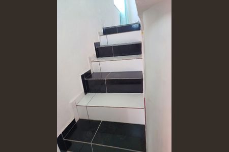 Apartamento para alugar com 96m², 2 quartos e 1 vaga Apartamento para alugar com 96m², 2 quartos e 1 vagaEscada