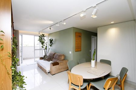 Apartamento para alugar com 110m², 2 quartos e 2 vagasSala