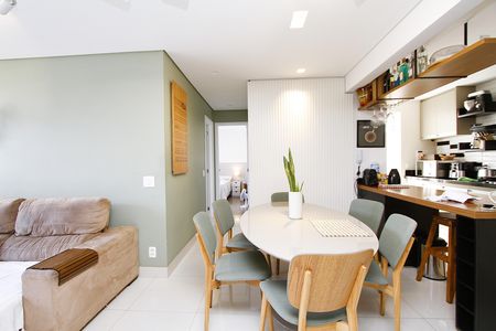 Apartamento para alugar com 110m², 2 quartos e 2 vagasSala