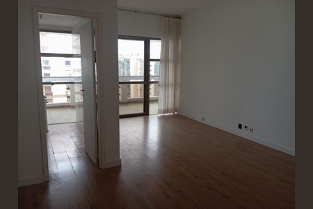 Sala de apartamento para alugar com 1 quarto, 73m² em Barra da Tijuca, Rio de Janeiro