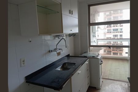 Cozinha de apartamento para alugar com 1 quarto, 73m² em Barra da Tijuca, Rio de Janeiro