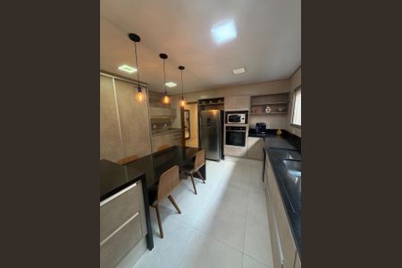 Casa à venda com 254m², 3 quartos e 4 vagascozinha