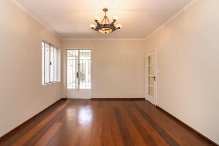 Casa para alugar com 450m², 4 quartos e 6 vagas