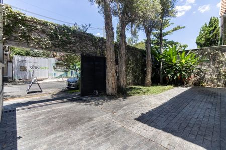 Casa para alugar com 450m², 4 quartos e 6 vagas
