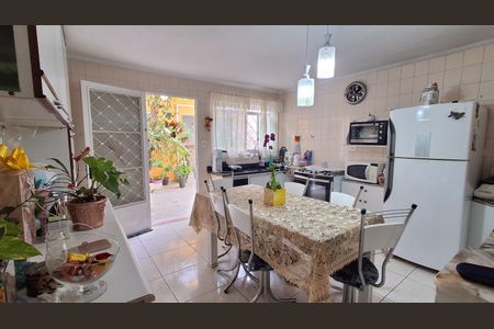 Casa à venda com 160m², 3 quartos e 2 vagasCozinha 