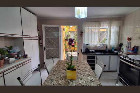 Casa à venda com 160m², 3 quartos e 2 vagasCozinha 