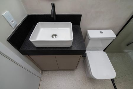 Apartamento para alugar com 54m², 2 quartos e 1 vaga Apartamento para alugar com 54m², 2 quartos e 1 vagaBanheiro do Quarto 2 Suíte