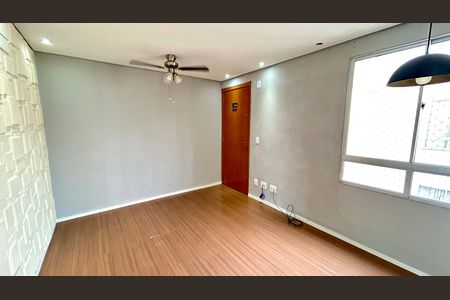 Sala de apartamento para alugar com 2 quartos, 42m² em Água Chata, Guarulhos