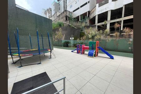 Apartamento para alugar com 132m², 4 quartos e 2 vagas
