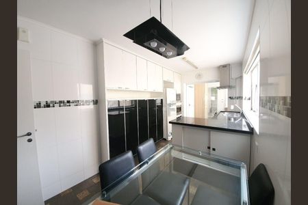 Apartamento para alugar com 130m², 3 quartos e 1 vaga