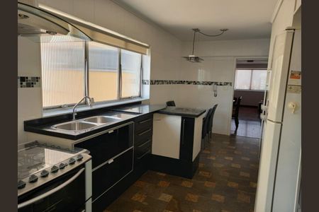 Apartamento para alugar com 130m², 3 quartos e 1 vaga