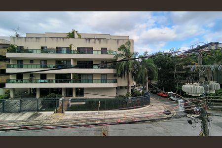 Apartamento à venda com 80m², 3 quartos e 2 vagas Apartamento à venda com 80m², 3 quartos e 2 vagasVaranda
