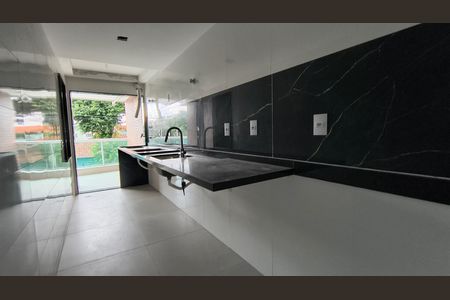Apartamento à venda com 80m², 3 quartos e 2 vagas Apartamento à venda com 80m², 3 quartos e 2 vagasCozinha e Área de Serviço