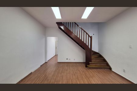 Casa para alugar com 144m², 2 quartos e 1 vaga Casa para alugar com 144m², 2 quartos e 1 vagaSala