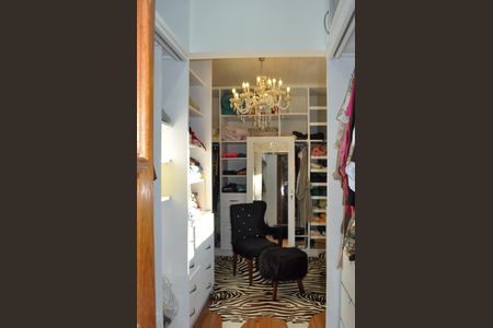 Casa de condomínio à venda com 188m², 3 quartos e 2 vagasCloset 