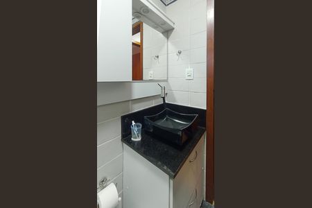 Casa de condomínio à venda com 188m², 3 quartos e 2 vagasBanheiro social 