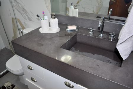 Casa de condomínio à venda com 188m², 3 quartos e 2 vagasBanheiro suite 