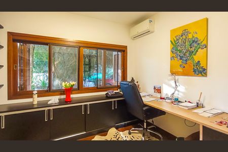 Casa de condomínio à venda com 188m², 3 quartos e 2 vagasEscritório