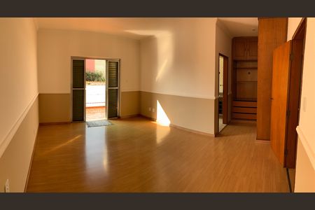 Casa para alugar com 408m², 4 quartos e 4 vagas Casa para alugar com 408m², 4 quartos e 4 vagasQuarto