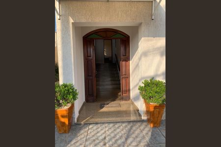 Casa para alugar com 408m², 4 quartos e 4 vagas Casa para alugar com 408m², 4 quartos e 4 vagasÁrea externa