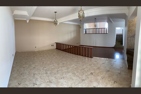 Sala de casa para alugar com 4 quartos, 408m² em Vila Ipiranga, Mogi das Cruzes