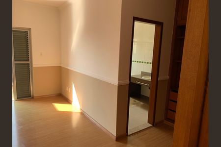 Casa para alugar com 408m², 4 quartos e 4 vagas Casa para alugar com 408m², 4 quartos e 4 vagasQuarto